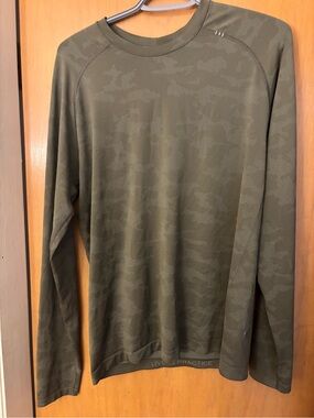 Lululemon Men's Olive Green -camo-Long-Sleeve Performance Shirt